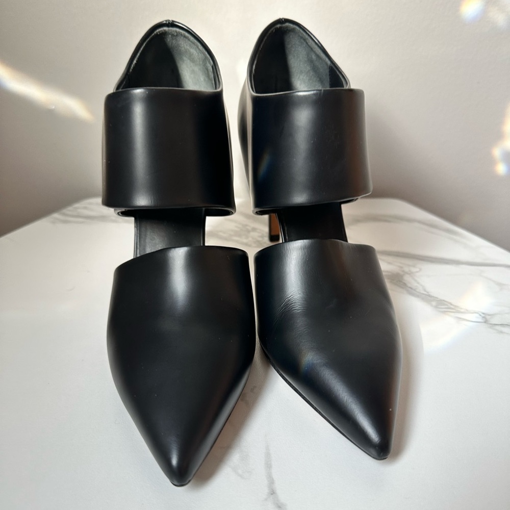 Vince Black Leather Pumps, Size 7 37 Pristine Classic Style with Velcro Closure